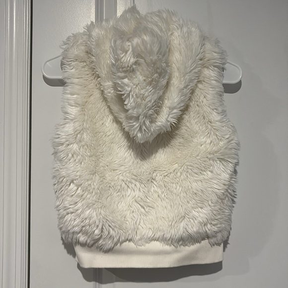 Gymboree Ivory Faux Fur Vest kids size L - Picture 2 of 6